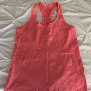 Lululemon tank ✨